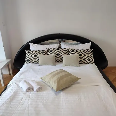 Miko Apartment *
